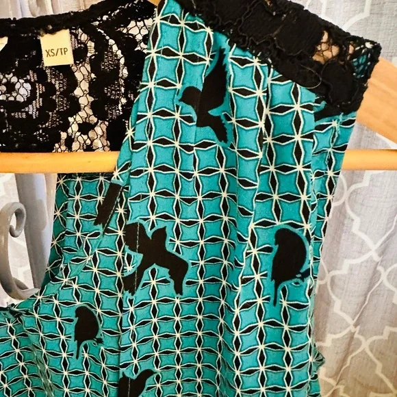 🌻Reitmans Blue and Black Blouse with Lace Trim - Picture 5 of 8